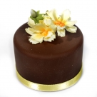 Deco cake w. cosmos
