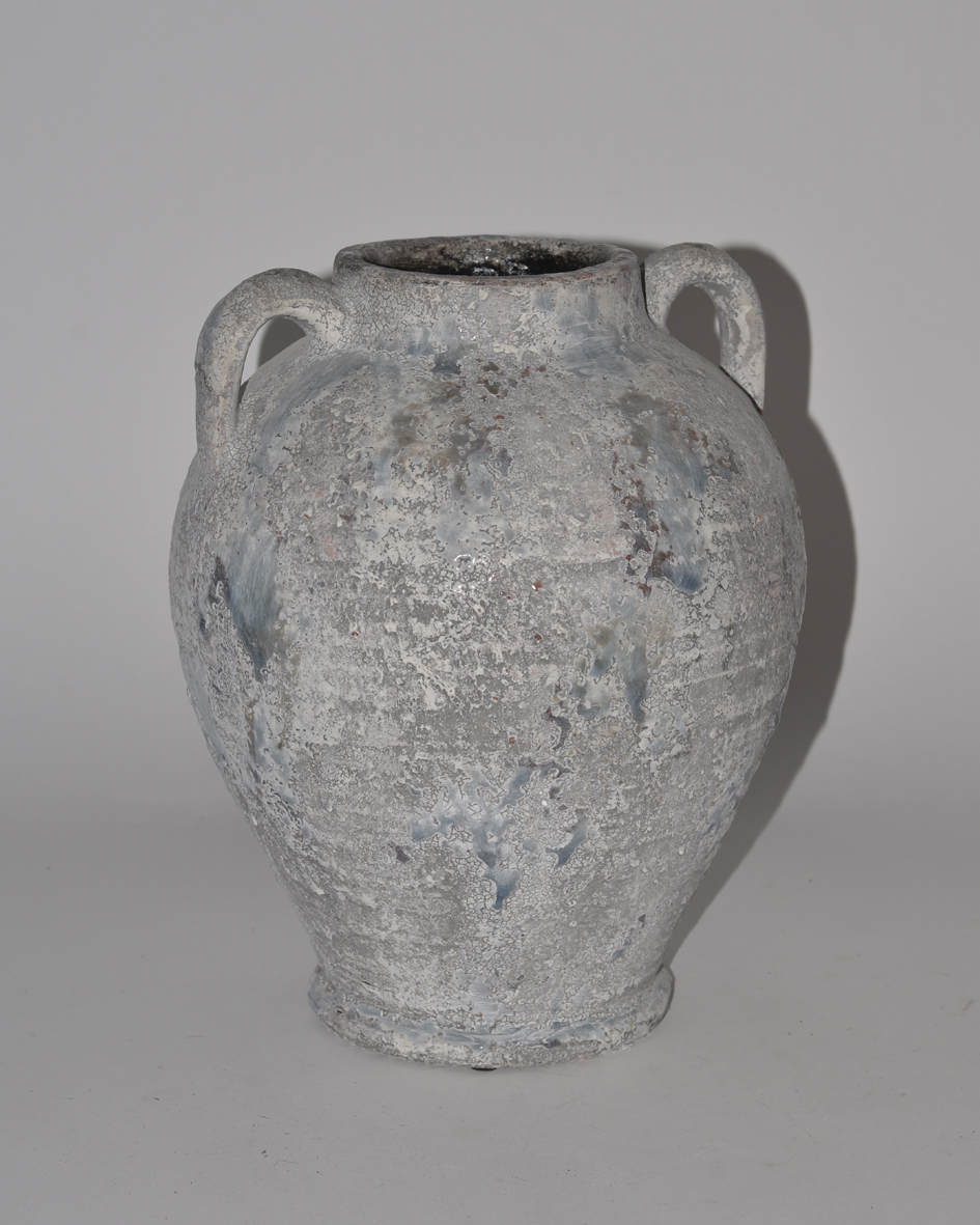 Ceramic pot w.ears