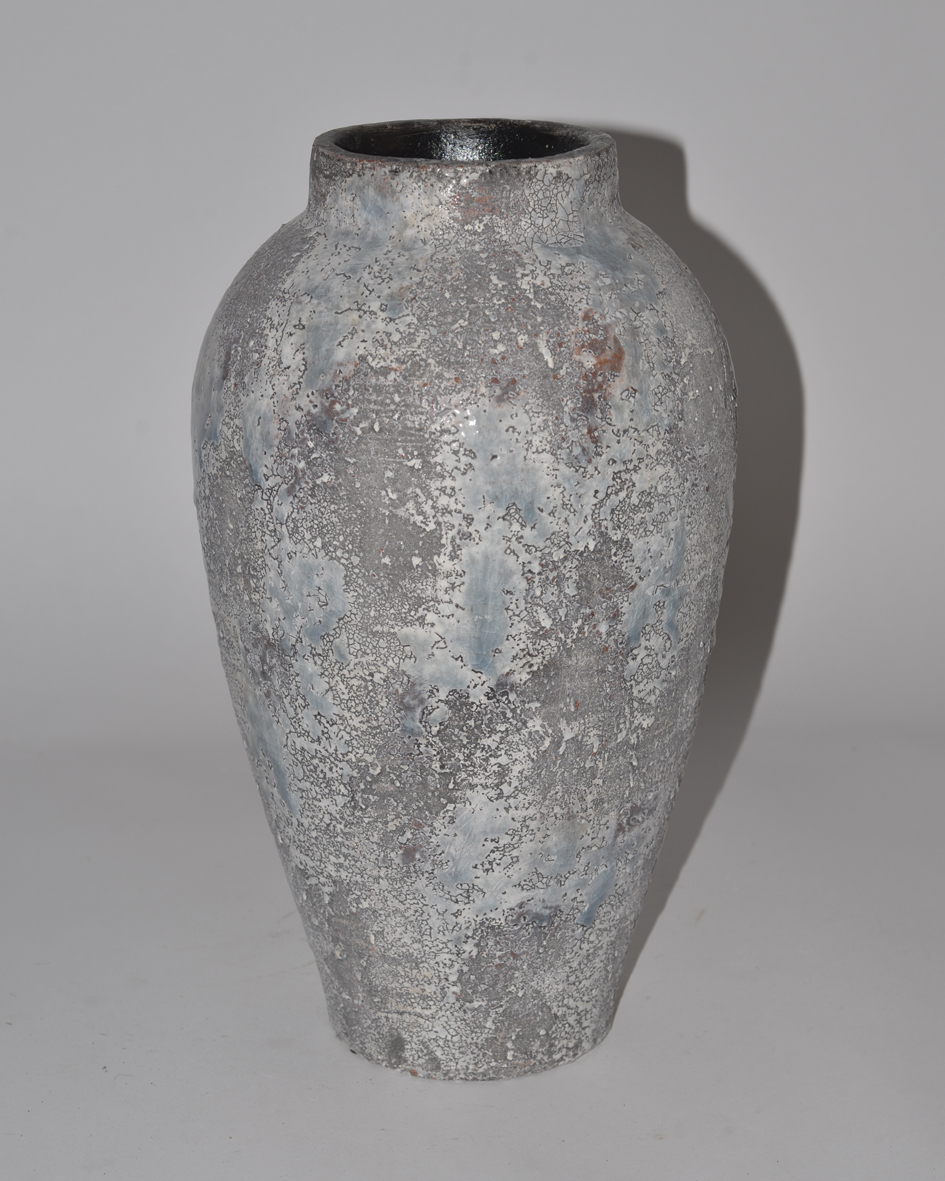 Ceramic pot w.ears