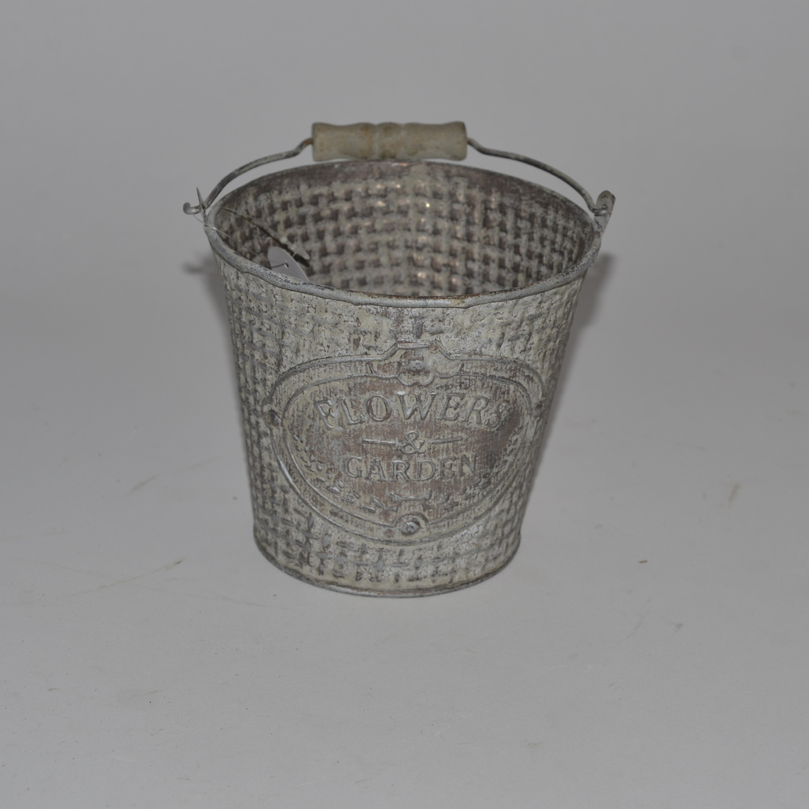 Bucket w.handle