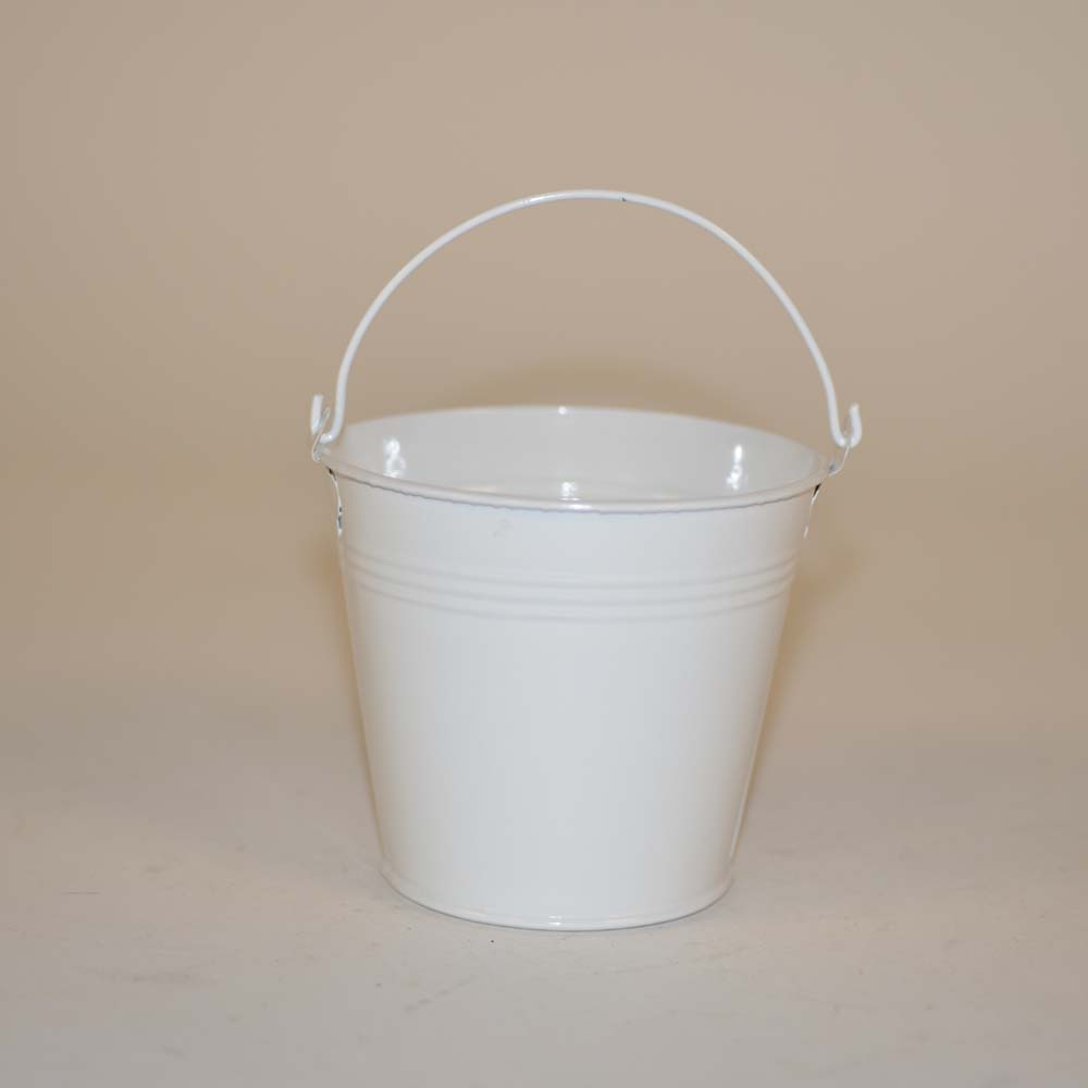 Tin bucket w.handle