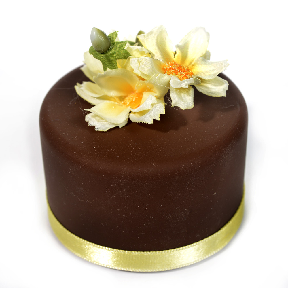 Deco cake w. cosmos